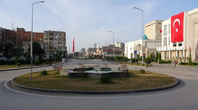 Osmaniye'de cadde ve meydanlar boşaldı, kent sessizliğe büründü