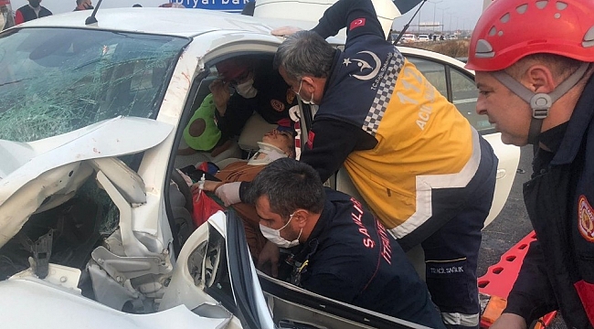 Otomobil bariyerlere çarptı: 2 yaralı
