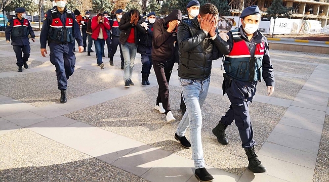 Otomobil sürücüsünü darp edip babasını öldüren şüphelilerden 1'i tutuklandı