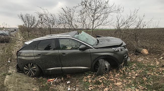 Otomobil yağmur kanalına düştü: 2 yaralı