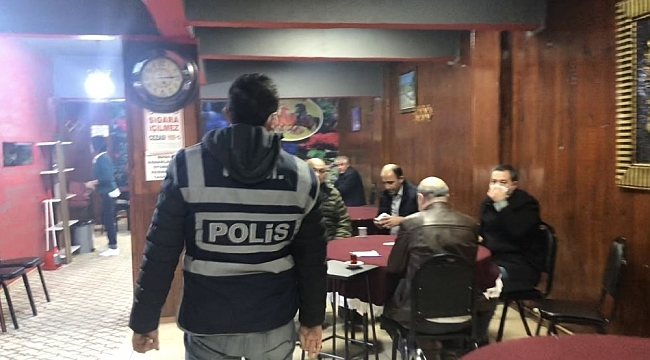 Oyun masasında basıldı masa altında yakalandı