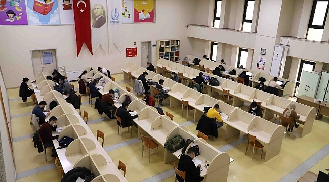 Pandemi döneminde kütüphane boş kalmıyor