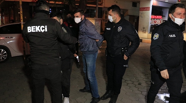 Polisten kaçarken kaza yaptılar, araçtan bir poşet uyuşturucu çıktı