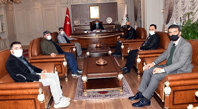 Radyo yöneticileri Vali Çuhadar ile bir araya geldi