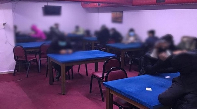 Ruhsatsız iş yerinde oyun oynayanlara polis baskını