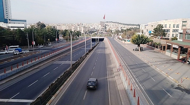 Şanlıurfa'da cadde ve sokaklar boş kaldı