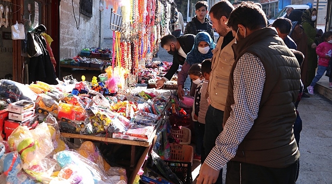 Şanlıurfa'da yılbaşı kısıtlaması öncesi alışveriş yoğunluğu