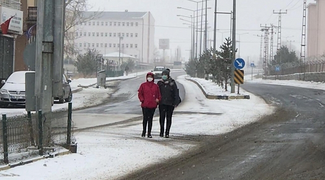 Sarıkamış'ta kar yağışı, her yer beyaza büründü