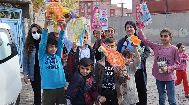 Silopi'de engelli çocuklara hediye dağıtıldı