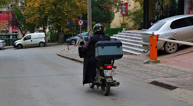 Siparişlere yetişmeye çalışan restoranlar motorlu kurye bulmakta güçlük çekiyor