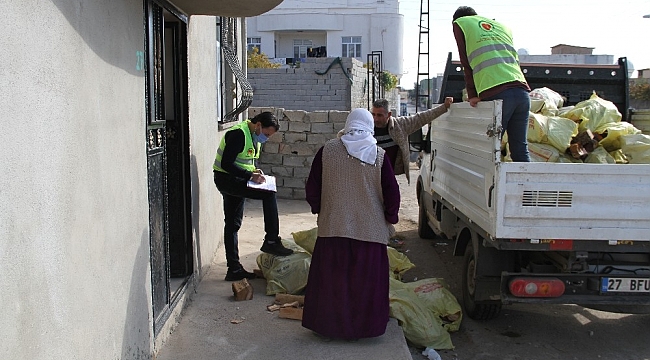 Şırnak'ta ihtiyaç sahiplerine odun dağıtıldı