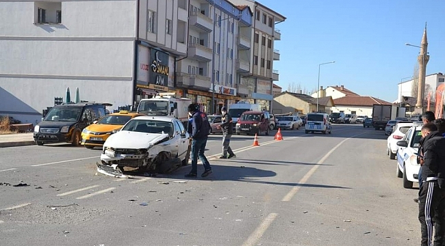 Sivas'ta trafik kazası: 2 yaralı