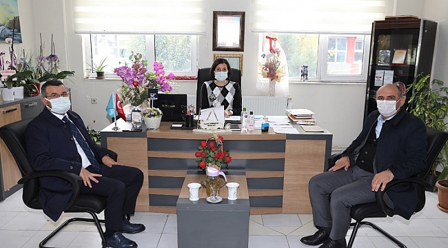 Söğüt, sağlık çalışanlarına ve mahalle muhtarına ziyaret gerçekleştirdi
