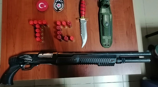 Sokağa çıka kısıtlamasını ihlal edenlerin üzerinden ruhsatsız silahlar çıktı