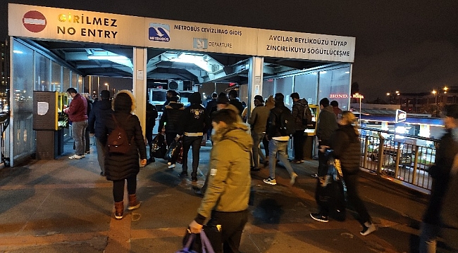 Sokağa çıkma kısıtlamasına 1 saat kala İstanbul'da trafik yoğunluğu arttı