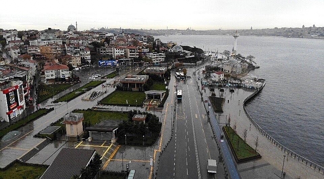 Sokağa çıkma kısıtlamasında boş kalan Kadıköy ve Üsküdar Meydanı havadan görüntülendi