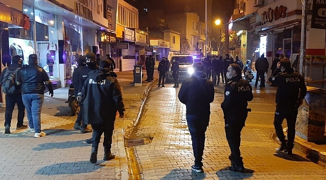 Sokak ortasında bıçaklandı