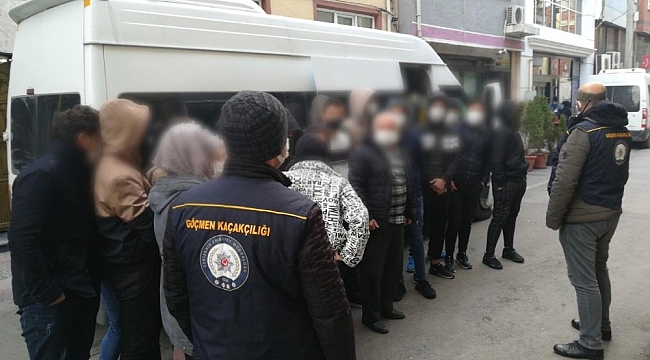 Şüpheli araçta 27 yasa dışı göçmen yakalandı