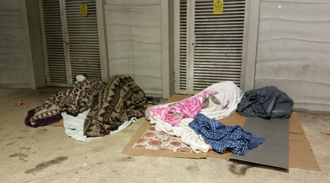 Taksim Tünel'de evsizlerin görüntüsü yürek burktu