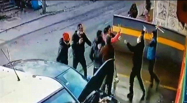 Tamirhanede levye ve sopalı kavga kamerada