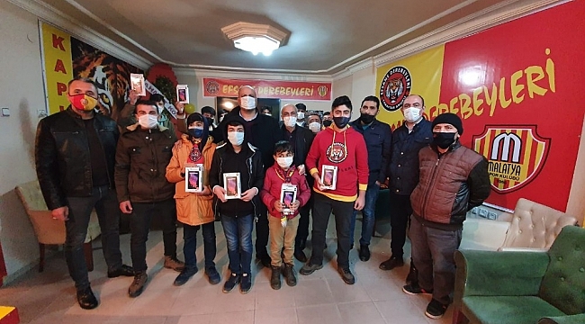 Taraftarlardan öğrencilere tablet desteği
