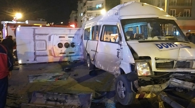 Tarım işçilerini taşıyan midibüs ile minibüs çarpıştı: 16 yaralı