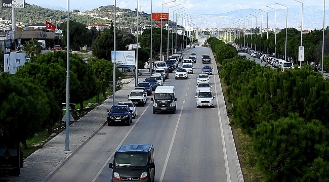 Tatilciler kısıtlama öncesi Çeşme'ye akın etti