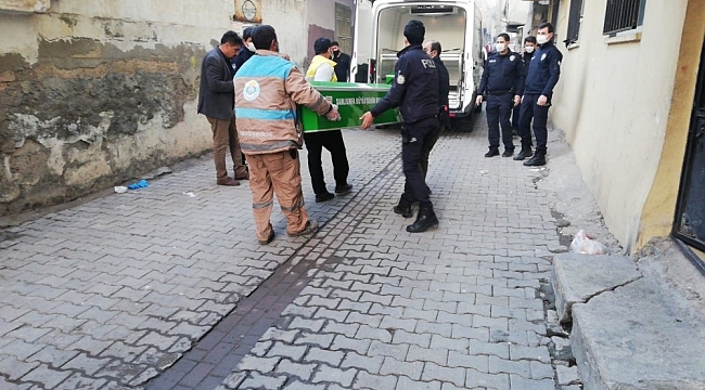 Tek başına yaşayan yaşlı adam evinde ölü bulundu