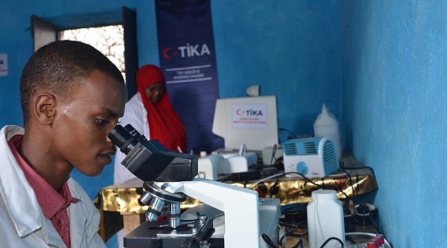 TİKA'dan Somali'deki hastaneye laboratuvar malzemesi desteği