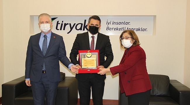 Tiryaki AGRO'ya teşekkür plaketi