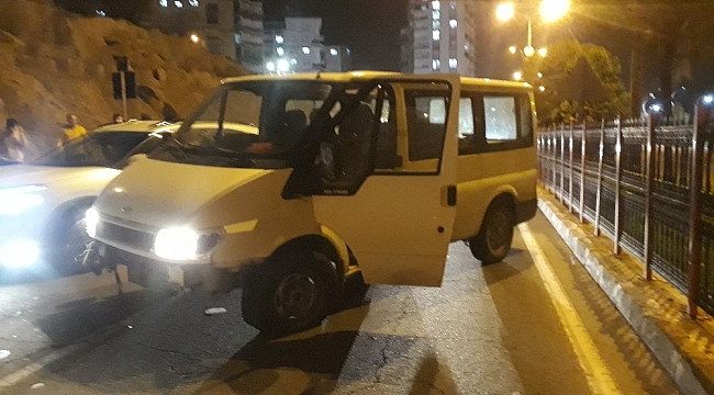 Transit araca çarpan sürücü kaçtı
