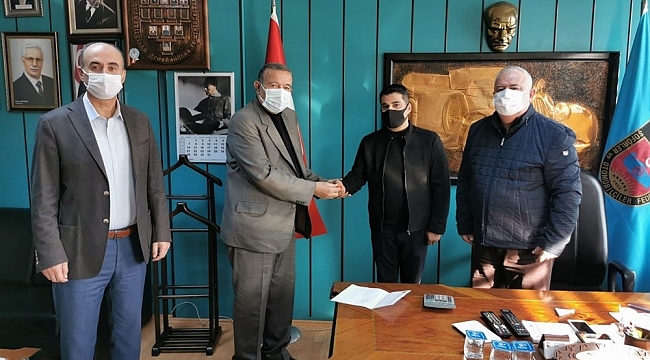 TŞOF Genel Başkanı Aydınlı şoförü ödüllendirdi