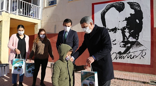 Tunceli'de ihtiyaç sahibi öğrencilere tablet ve dizüstü bilgisayar