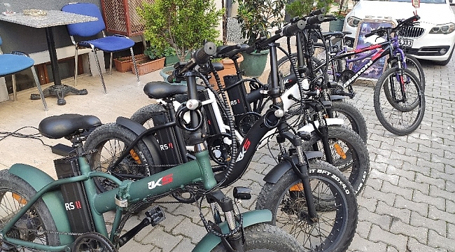 Turist gibi geldiler, sahte kimlikle bisiklet kiralayıp geri dönmediler