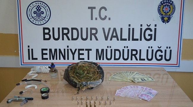 Uyuşturucuyu banknotlara sarıp satan zehir taciri yakalandı