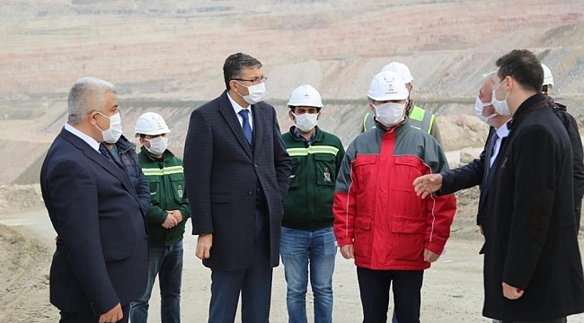 Vali Ali Çelik: "Üreten, taş üstüne taş koyan herkes başımızın tacı"