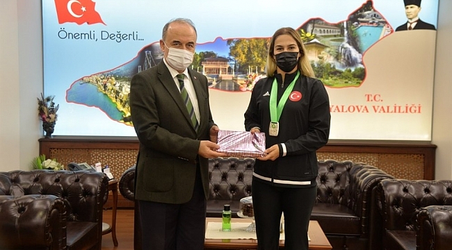 Vali Erol, dünya ikincisi Buse Tosun'u ağırladı