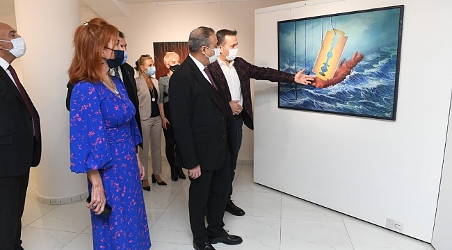 Vali Su, Ahmet Yeşil'in resim sergisini gezdi