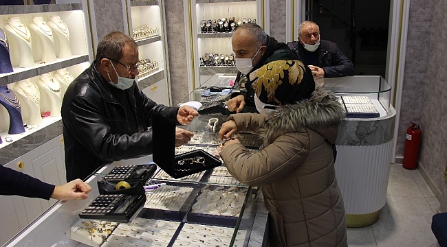 Vatandaş en çok külçe, Cumhuriyet ve çeyrek altın alıyor