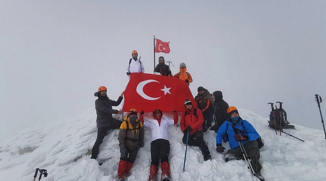 Yılın son tırmanışını sağlık çalışanları için yaptılar