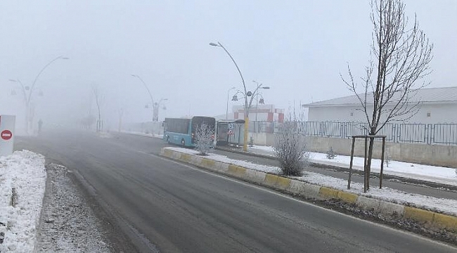 Yoğun sis Ağrı'yı etkisi altına aldı