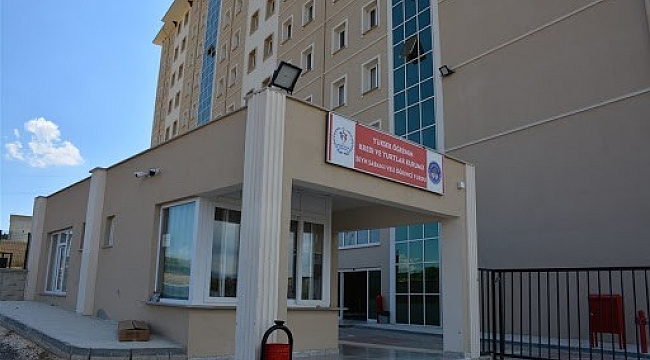 Yurttan kaçan pozitifli hastayı jandarma personeli koşarak yakaladı