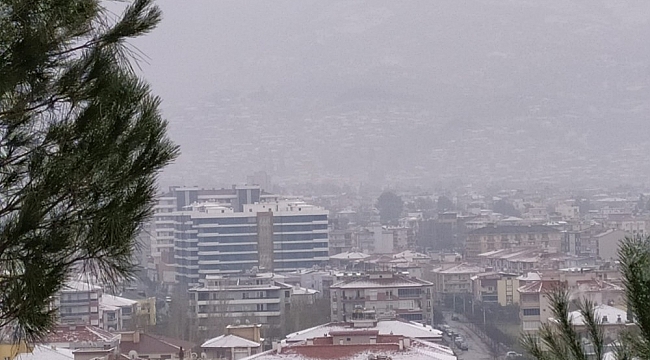 10 yıl aranın ardından Tire merkeze kar yağdı