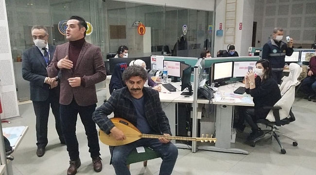 112 çalışanlarına bağlaması ve türküleriyle moral oldu