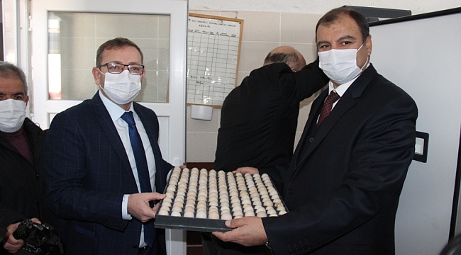 2021 yılının ilk keklik yumurtaları kuluçka makinesine girdi