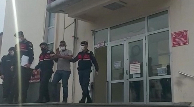 27 yıl hapis cezası bulunan firari cezaevine götürülürken el salladı
