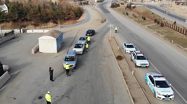 43 ilin geçiş noktasında 'kısıtlama' denetimi: Sürücüler tedbirlerden memnun