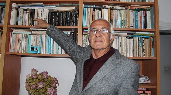 5 bin kitabın yer aldığı kütüphanesini satışa çıkardı