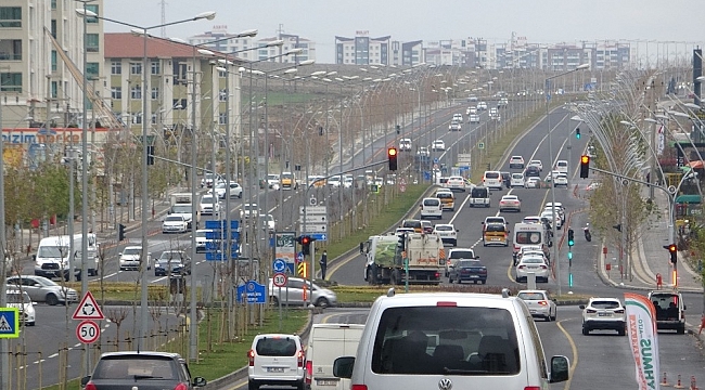 56 saatlik kısıtlama bitti, Diyarbakır'da trafik yoğunluğu başladı