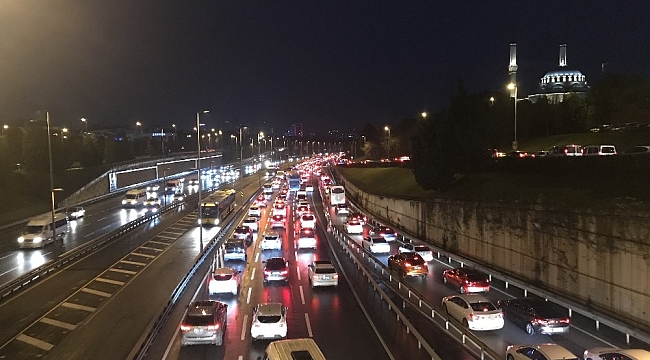 56 saatlik kısıtlama sonrası 15 Temmuz Şehitler Köprüsü'nde trafik yoğunluğu